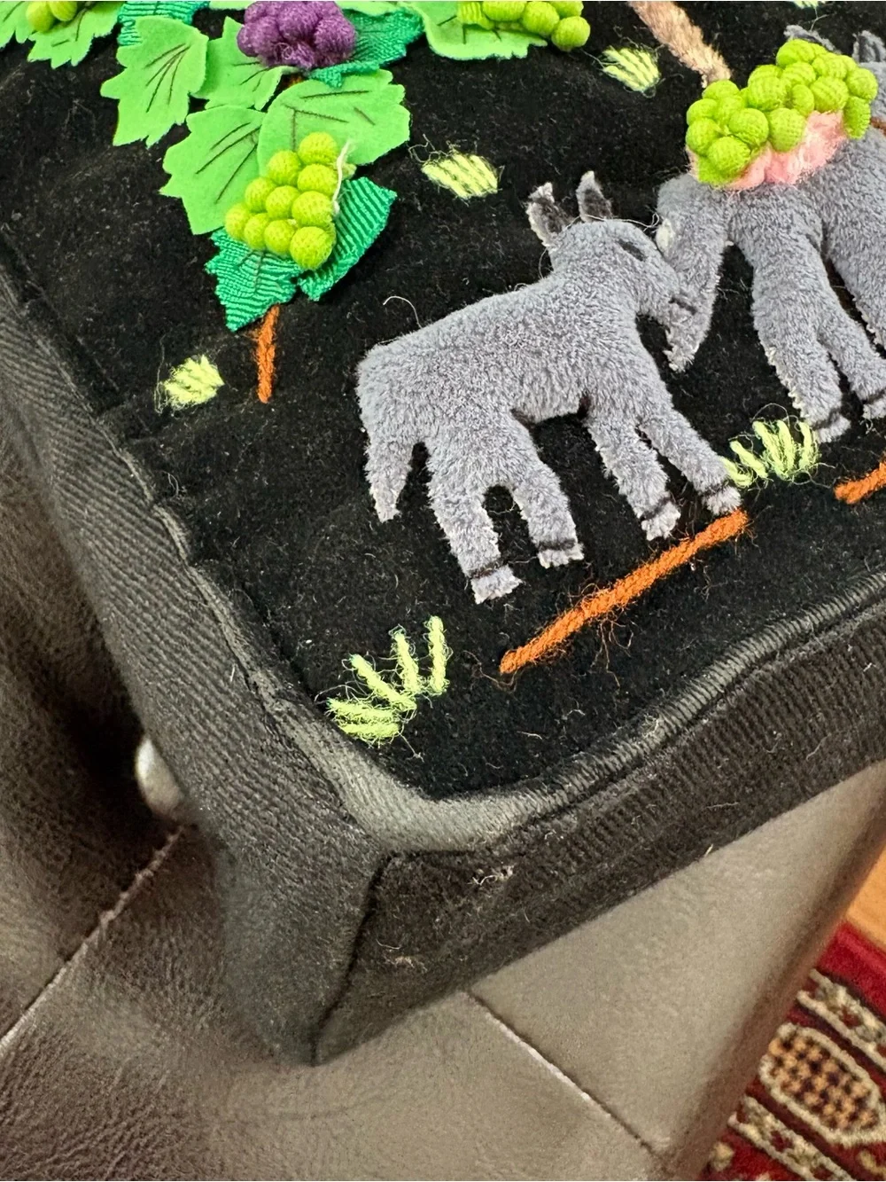 Peruvian Hand Crafts Appliqué Vineyard Workers Tote